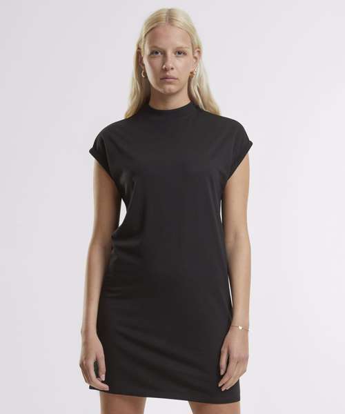 Women’s extended shoulder dress